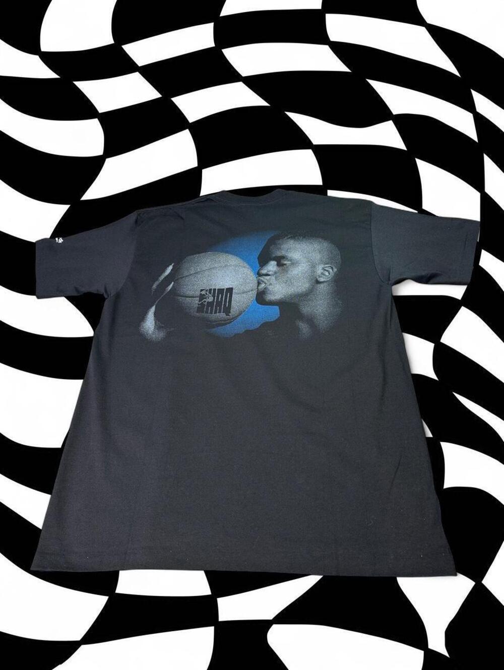 Vintage NBA Shaq dunk graphic tee